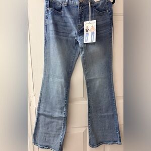 Women's Light Wash Bootcut Jeans - Sleek Flare Silhouette